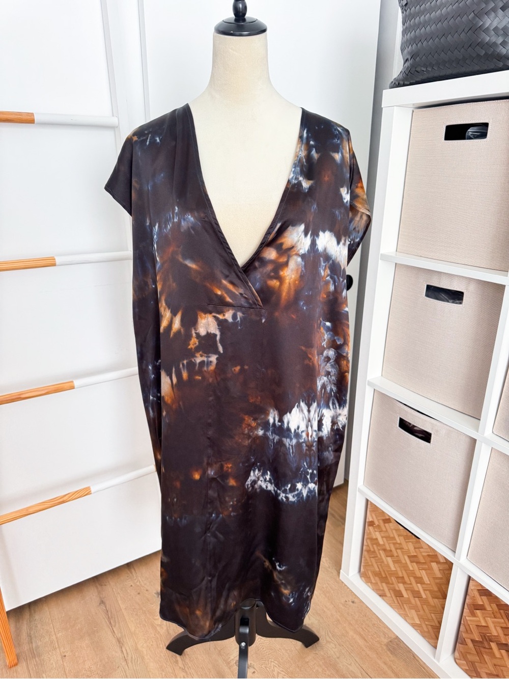 Riverside Tool & Dye Luca Silk Charmeuse Kaftan Midi Dress Black Tie Dye - Picture 9 of 16